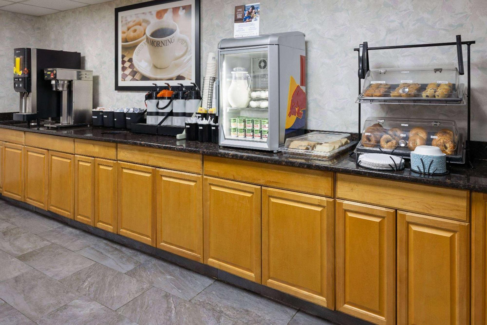 Ramada By Wyndham Parsippany Hotel Eksteriør billede