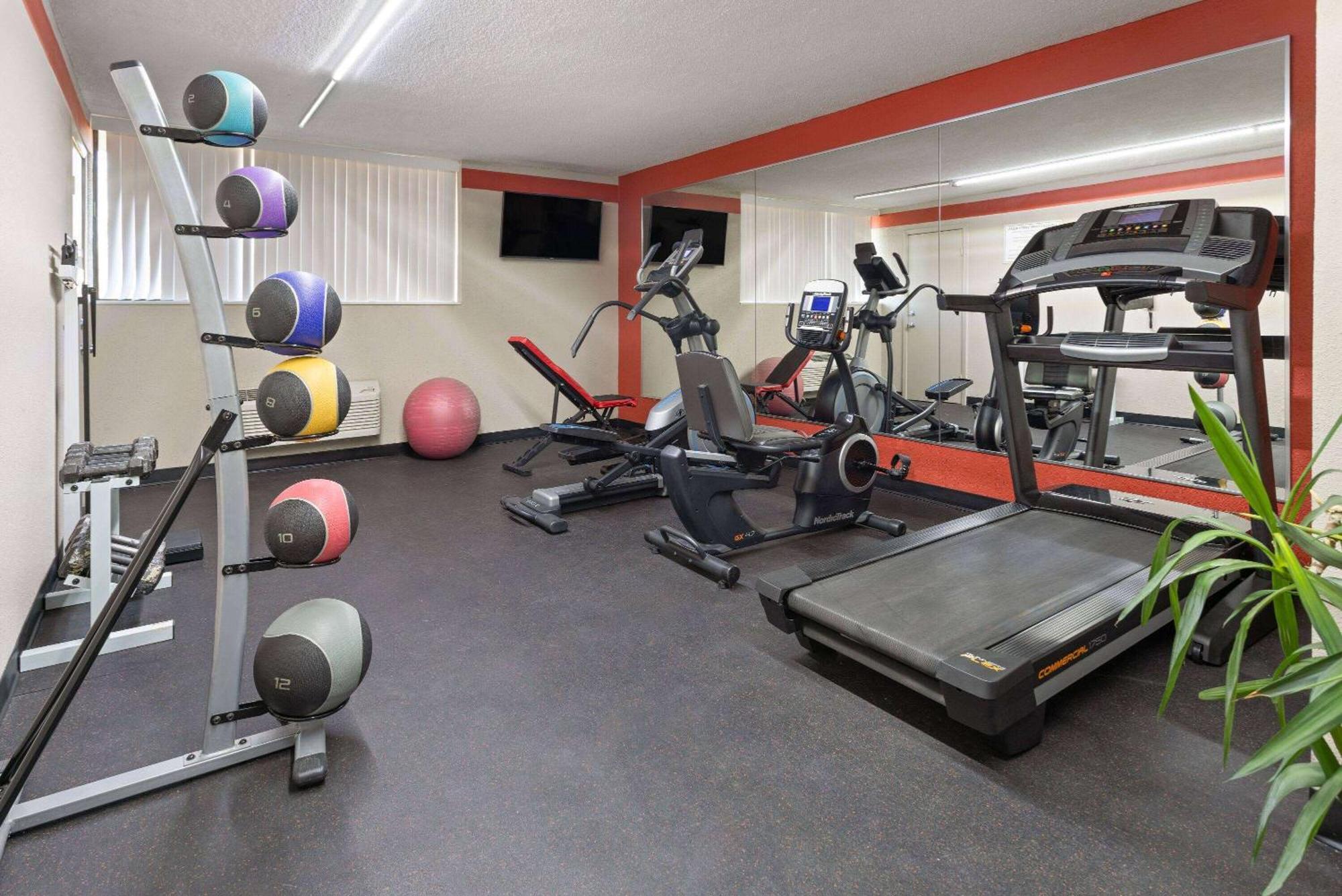 Ramada By Wyndham Parsippany Hotel Eksteriør billede