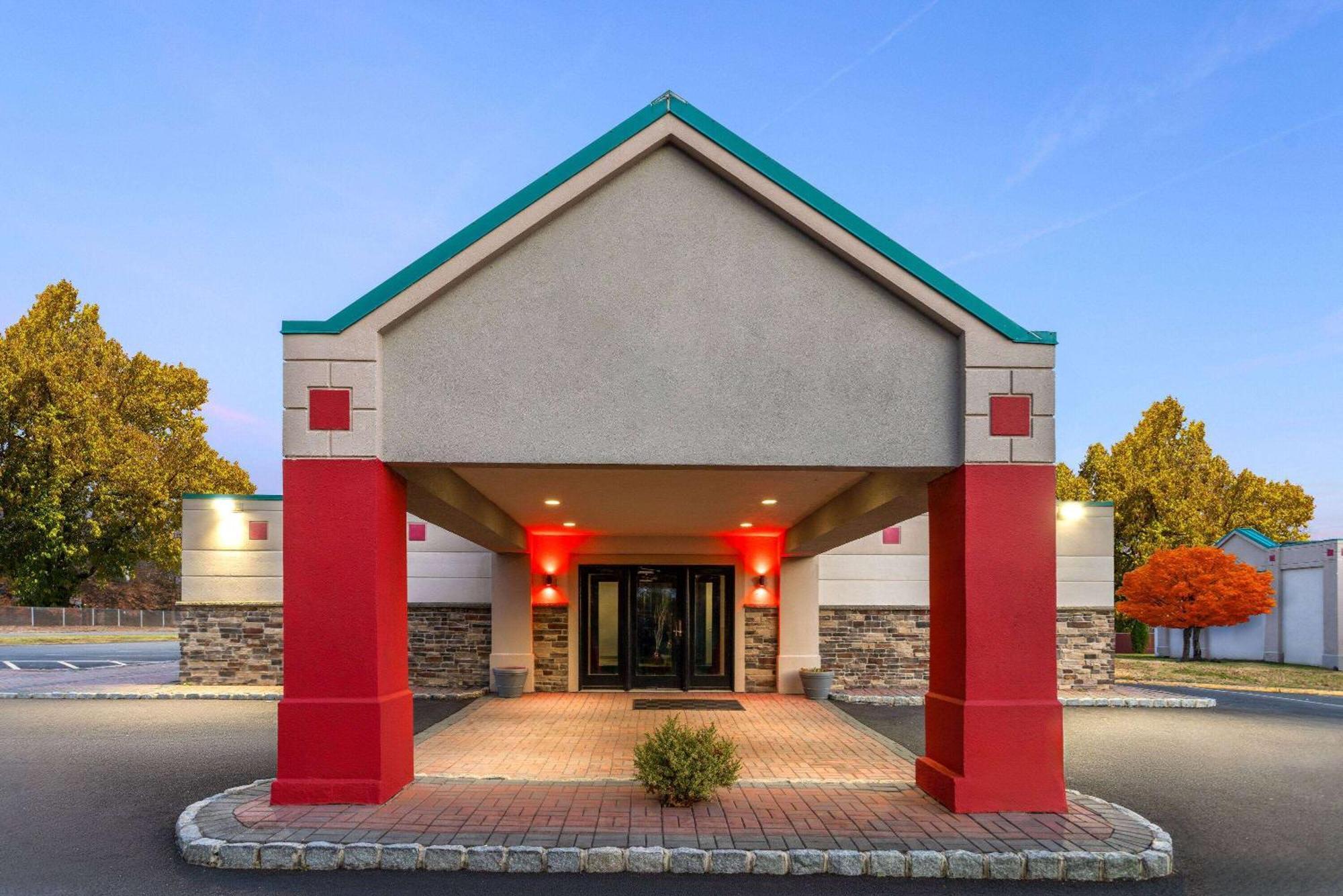 Ramada By Wyndham Parsippany Hotel Eksteriør billede